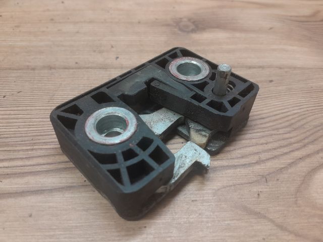 bontott SKODA FAVORIT Csomagtérajtó Zárszerkezet