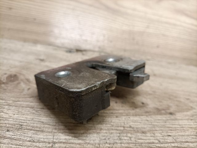 bontott SKODA FAVORIT Csomagtérajtó Zárszerkezet