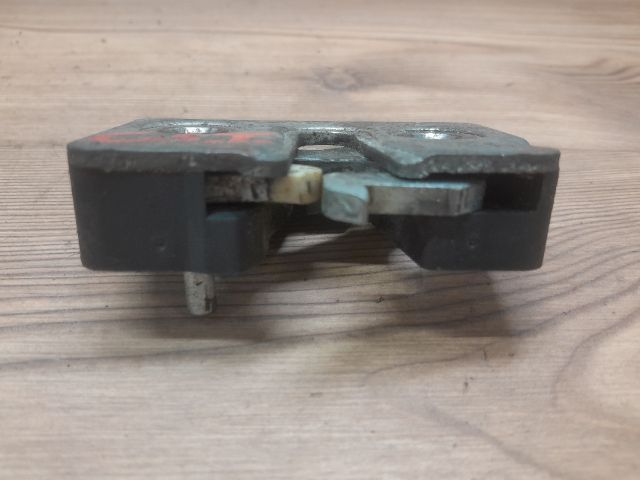 bontott SKODA FAVORIT Csomagtérajtó Zárszerkezet