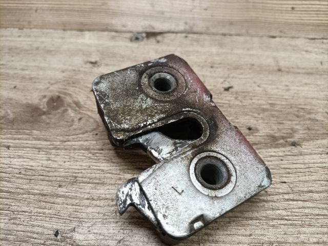 bontott SKODA FAVORIT Csomagtérajtó Zárszerkezet