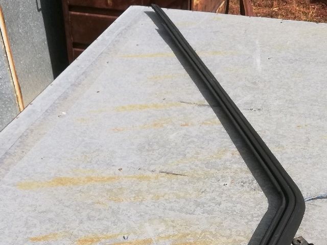 bontott SKODA FAVORIT Első Szélvédő Bal Díszléc