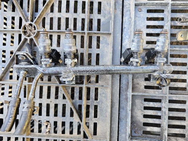 bontott SKODA FELICIA Porlasztó Sor / Híd