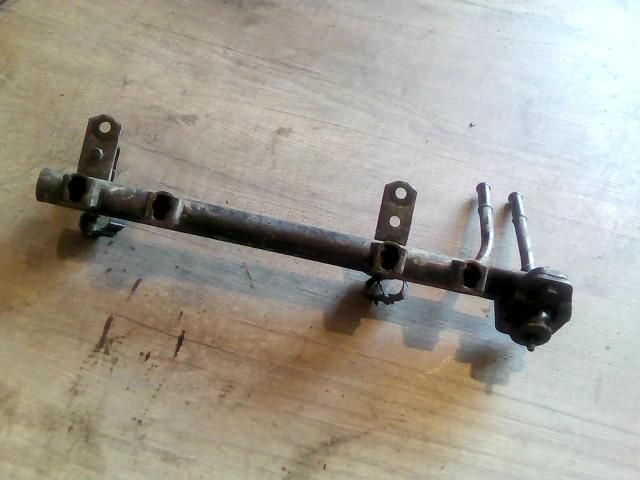 bontott SKODA FELICIA Porlasztó Sor / Híd