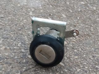 bontott SKODA FELICIA Bal első Zárbetét