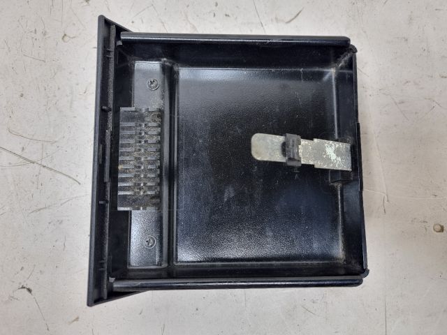 bontott SKODA FELICIA Első Hamutartó