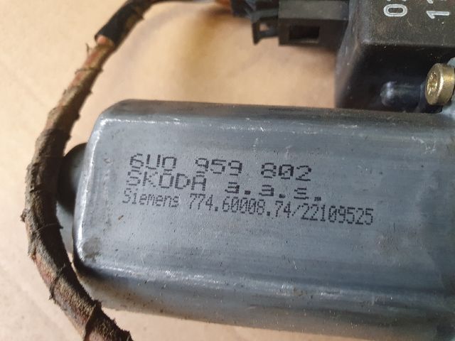 bontott SKODA FELICIA Jobb első Ablakemelő Motor