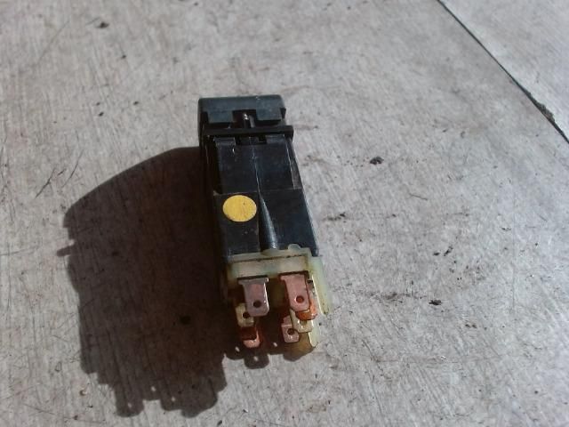 bontott SKODA FELICIA Vészvillogó Kapcsoló