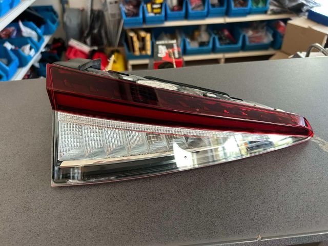 bontott SKODA KAMIQ Bal Belső Hátsó Lámpa