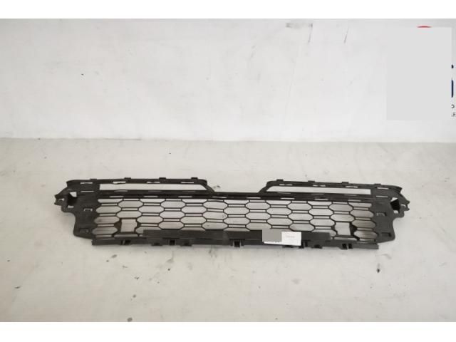 bontott SKODA KAMIQ Első Lökhárító Alsó Középső Díszrács