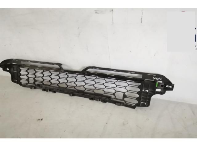 bontott SKODA KAMIQ Első Lökhárító Alsó Középső Díszrács