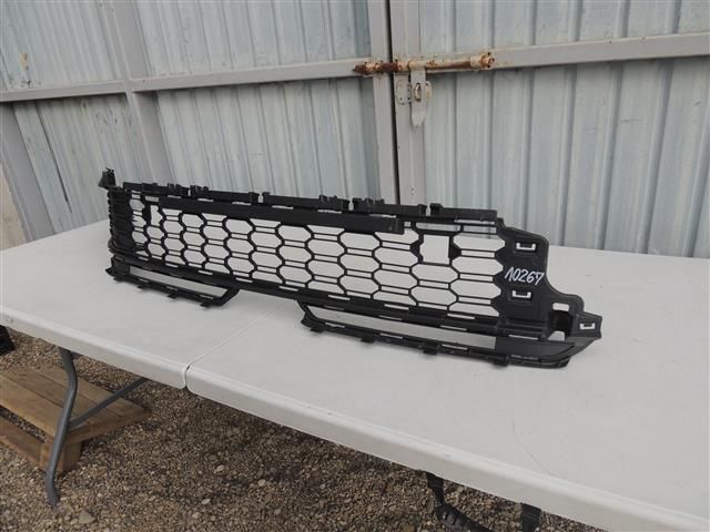 bontott SKODA KAMIQ Hűtőrács