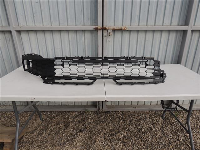 bontott SKODA KAMIQ Hűtőrács