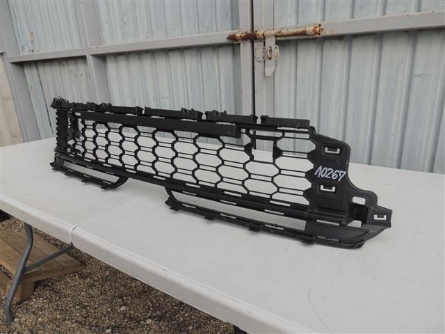 bontott SKODA KAMIQ Hűtőrács