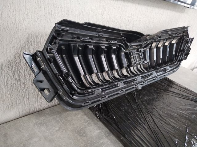 bontott SKODA KAMIQ Hűtőrács