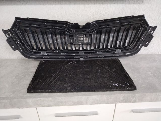 bontott SKODA KAMIQ Hűtőrács