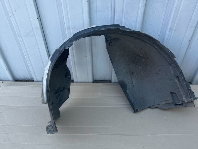 bontott SKODA KAMIQ Jobb első Dobbetét (Kerékjárati, Műanyag)