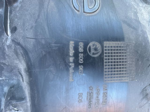 bontott SKODA KAMIQ Jobb első Dobbetét (Kerékjárati, Műanyag)