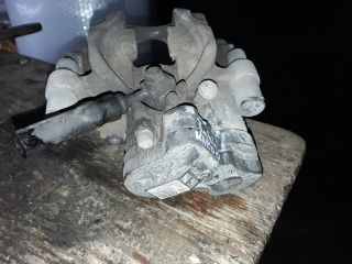 bontott SKODA KAROQ Jobb hátsó Féknyereg Munkahengerrel