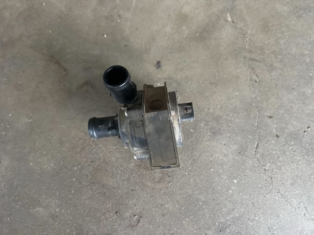 bontott SKODA KAROQ Kiegészítő Vízszivattyú