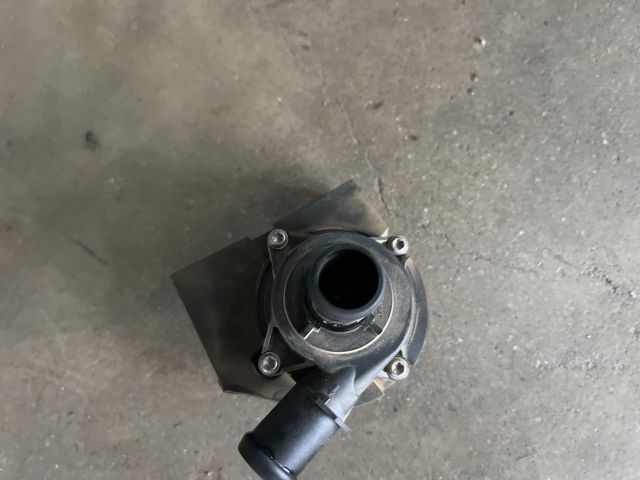 bontott SKODA KAROQ Kiegészítő Vízszivattyú