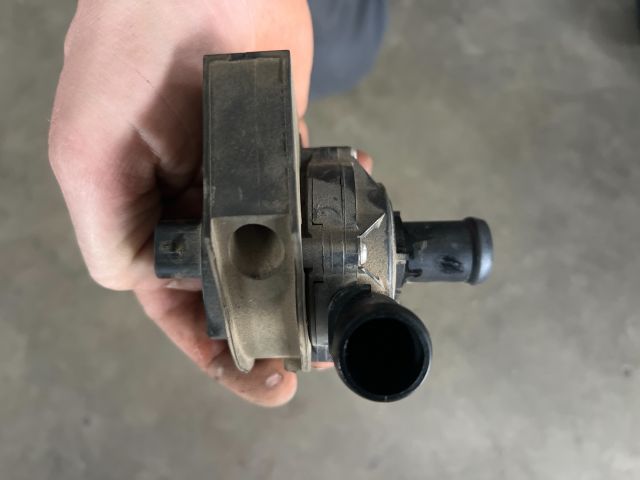 bontott SKODA KAROQ Kiegészítő Vízszivattyú