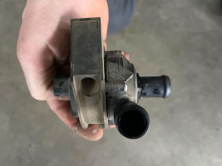 bontott SKODA KAROQ Kiegészítő Vízszivattyú