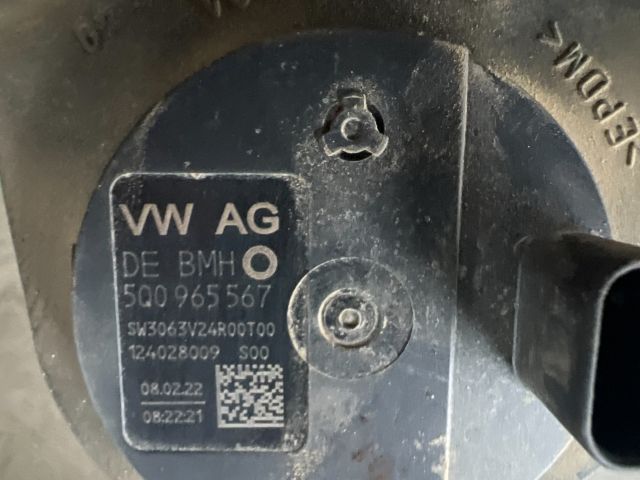 bontott SKODA KAROQ Kiegészítő Vízszivattyú