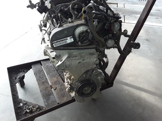 bontott SKODA KAROQ Motor (Fűzött blokk hengerfejjel)