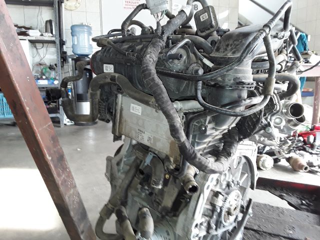 bontott SKODA KAROQ Motor (Fűzött blokk hengerfejjel)