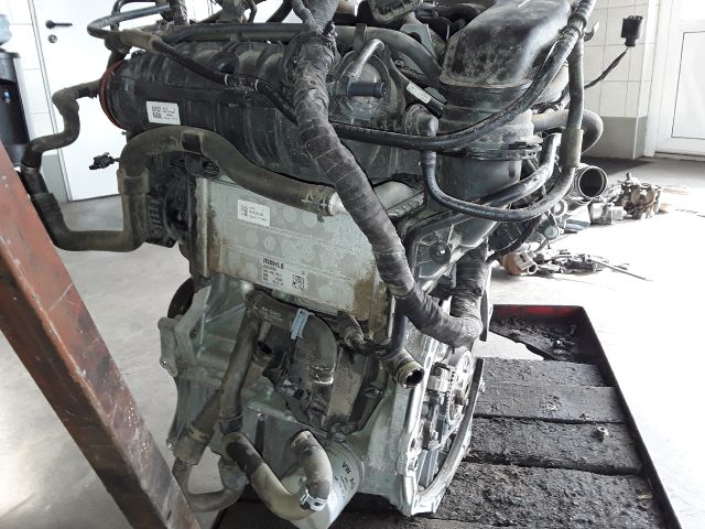 bontott SKODA KAROQ Motor (Fűzött blokk hengerfejjel)