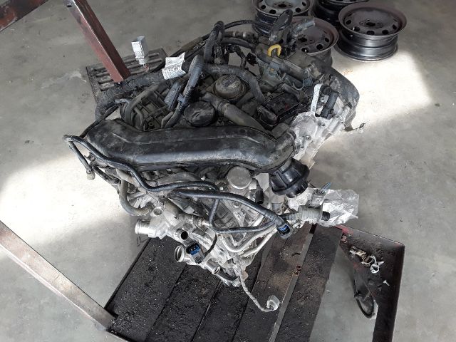 bontott SKODA KAROQ Motor (Fűzött blokk hengerfejjel)