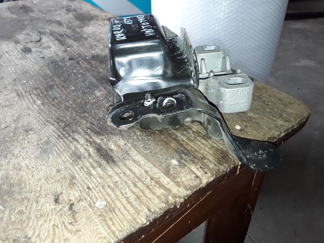 bontott SKODA KAROQ Váltó Tartó Bak (Pozíciófüggetlen)