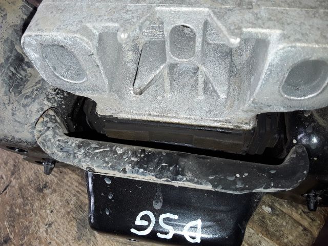 bontott SKODA KAROQ Váltó Tartó Bak (Pozíciófüggetlen)