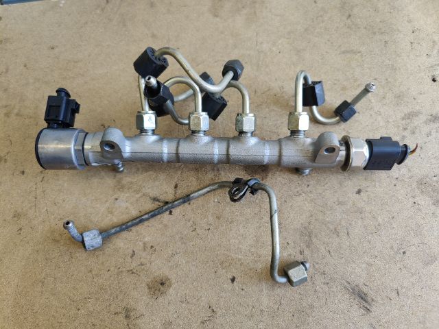 bontott SKODA KAROQ Közösnyomócső