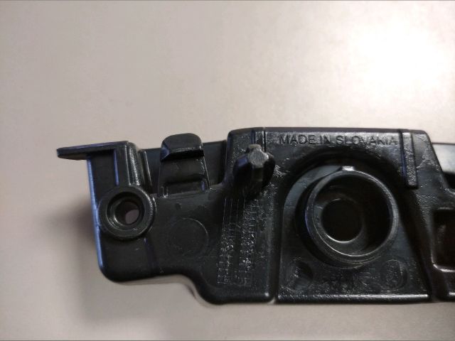 bontott SKODA KAROQ Bal első Oldal Lökhárító Tartó (Műanyag)