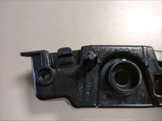 bontott SKODA KAROQ Bal első Oldal Lökhárító Tartó (Műanyag)