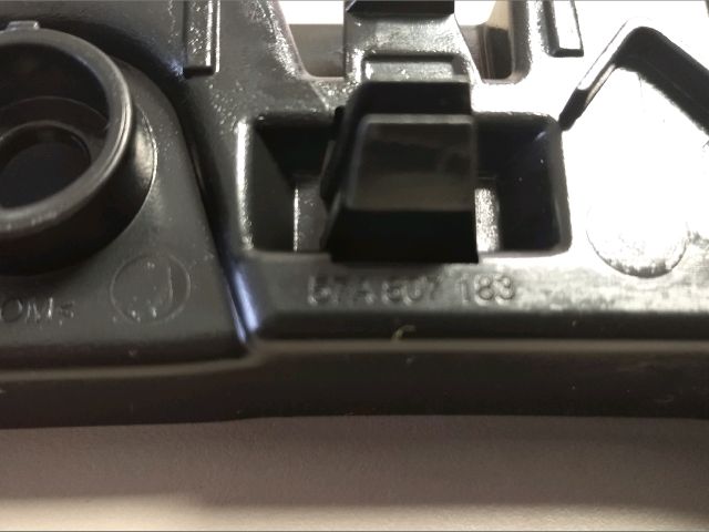 bontott SKODA KAROQ Bal első Oldal Lökhárító Tartó (Műanyag)