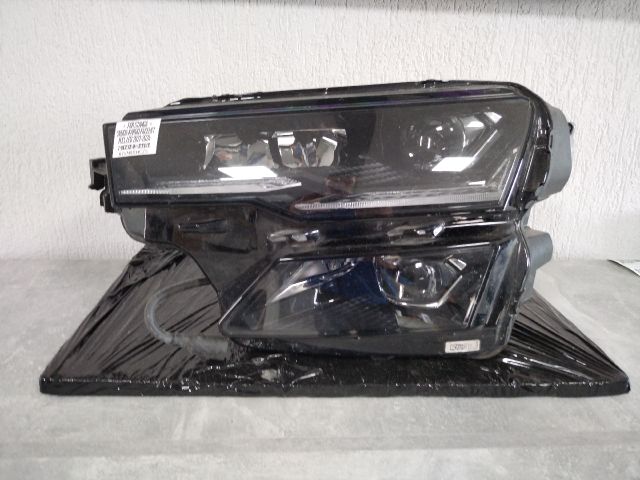 bontott SKODA KAROQ Bal Fényszóró