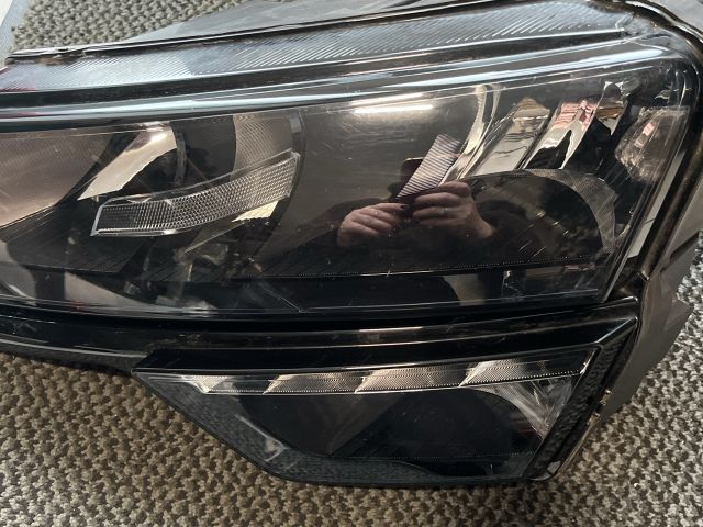 bontott SKODA KAROQ Bal Fényszóró