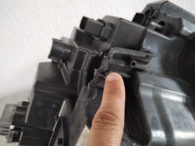 bontott SKODA KAROQ Bal Fényszóró