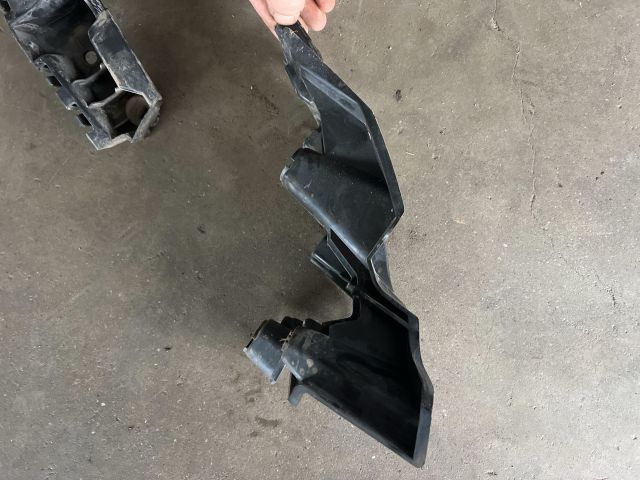 bontott SKODA KAROQ Bal hátsó Oldal Lökhárító Tartó (Műanyag)