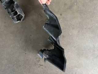 bontott SKODA KAROQ Bal hátsó Oldal Lökhárító Tartó (Műanyag)