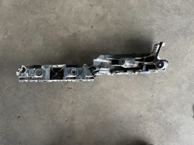 bontott SKODA KAROQ Bal hátsó Oldal Lökhárító Tartó (Műanyag)