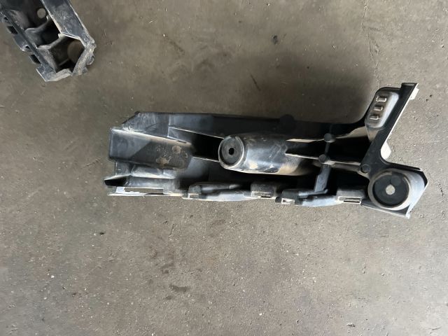 bontott SKODA KAROQ Bal hátsó Oldal Lökhárító Tartó (Műanyag)