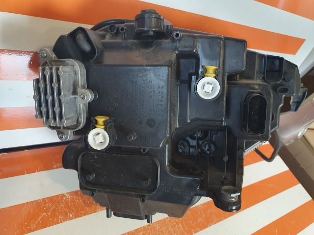 bontott SKODA KAROQ Bal Ledes Fényszóró