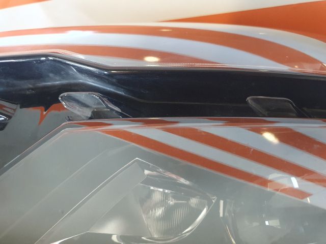 bontott SKODA KAROQ Bal Ledes Fényszóró