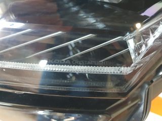 bontott SKODA KAROQ Bal Ledes Fényszóró