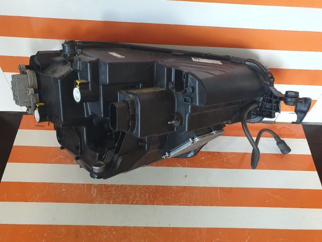 bontott SKODA KAROQ Bal Ledes Fényszóró