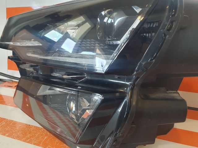 bontott SKODA KAROQ Bal Ledes Fényszóró