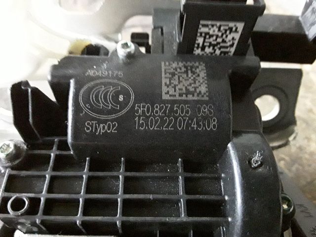 bontott SKODA KAROQ Csomagtérajtó Zárszerkezet